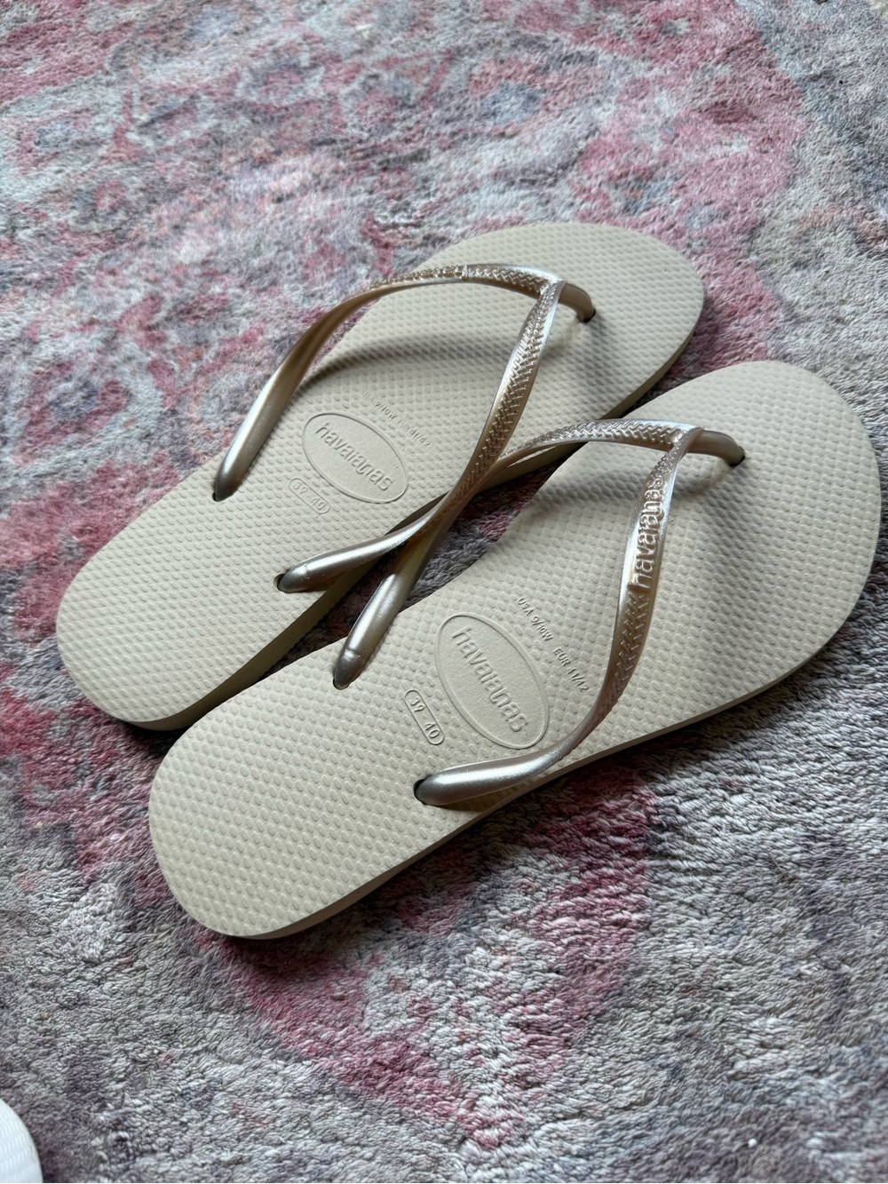 Havaianas slim flip flops bronze neutral Size 9 10 wide